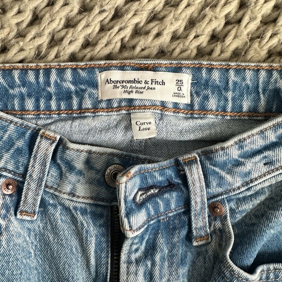 Abercrombie & Fitch Medium Blue High Rise 90s Relaxed Jean Curve Love 25 Long - Picture 2 of 2
